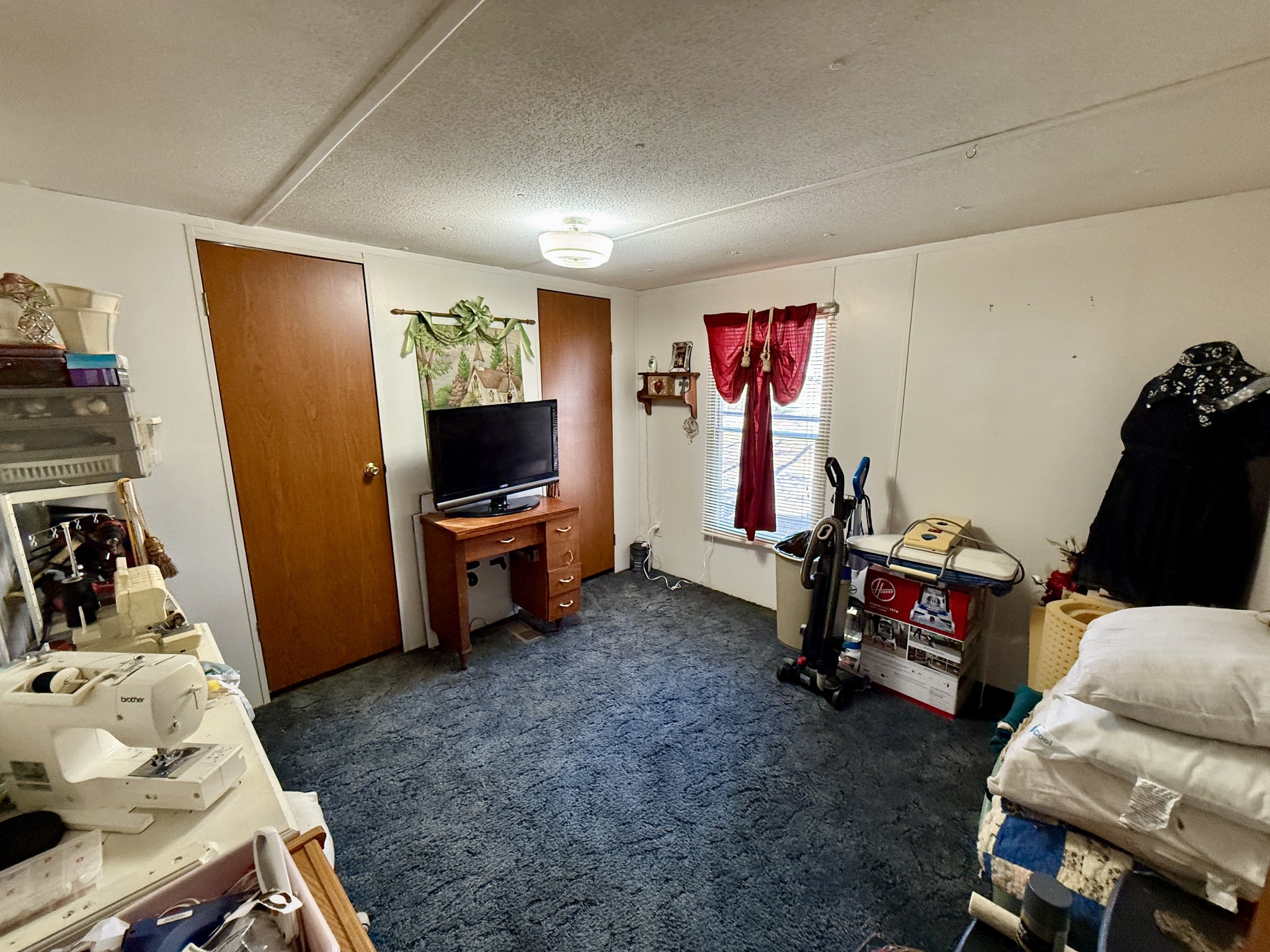 299 Sunset Drive Holladay, TN 38341 - Photo 13 of 27 a living room with furniture and a flat screen tv
