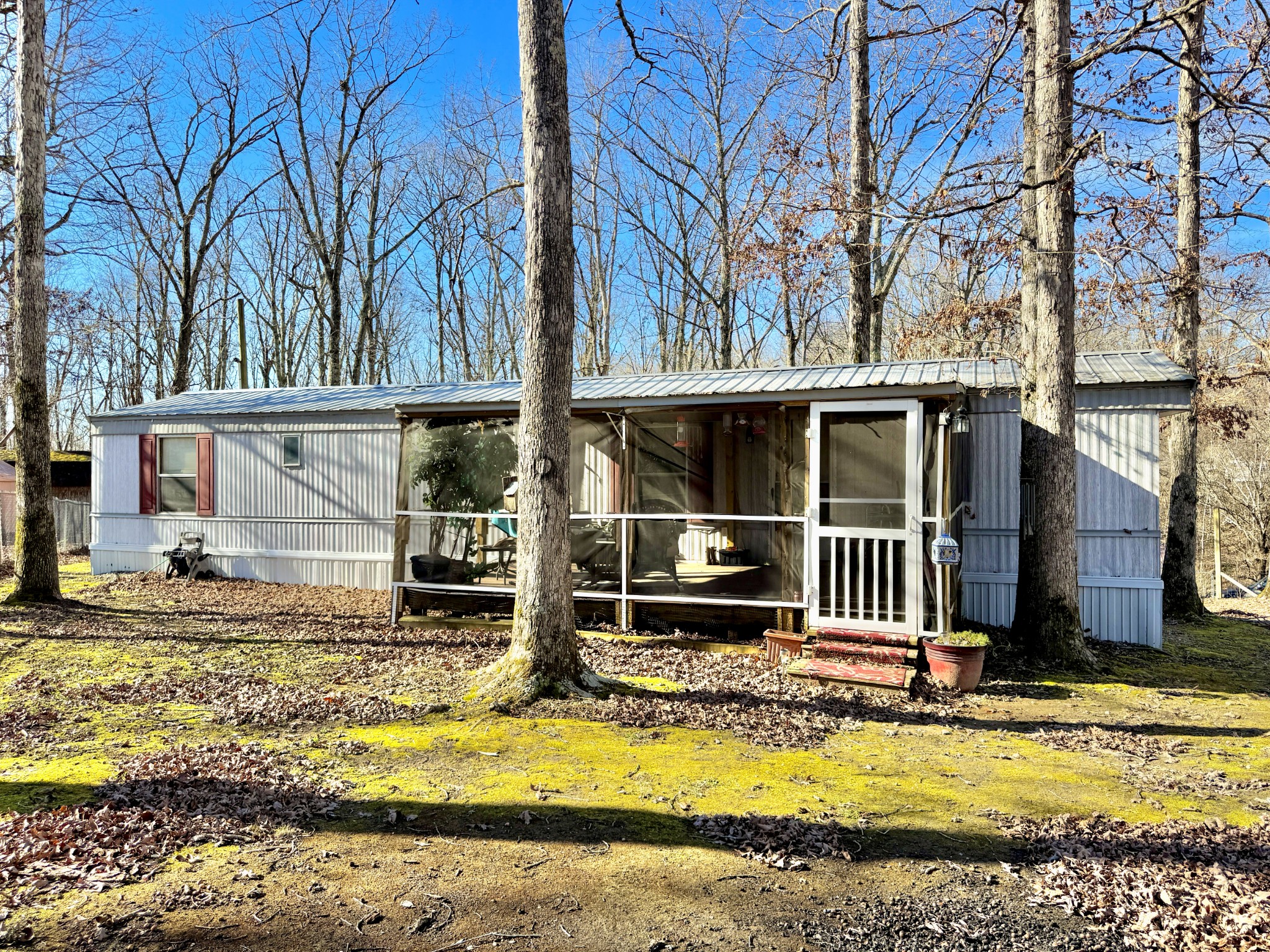 299 Sunset Drive Holladay, TN 38341 - Photo 3 of 27 front view of a house with a yard