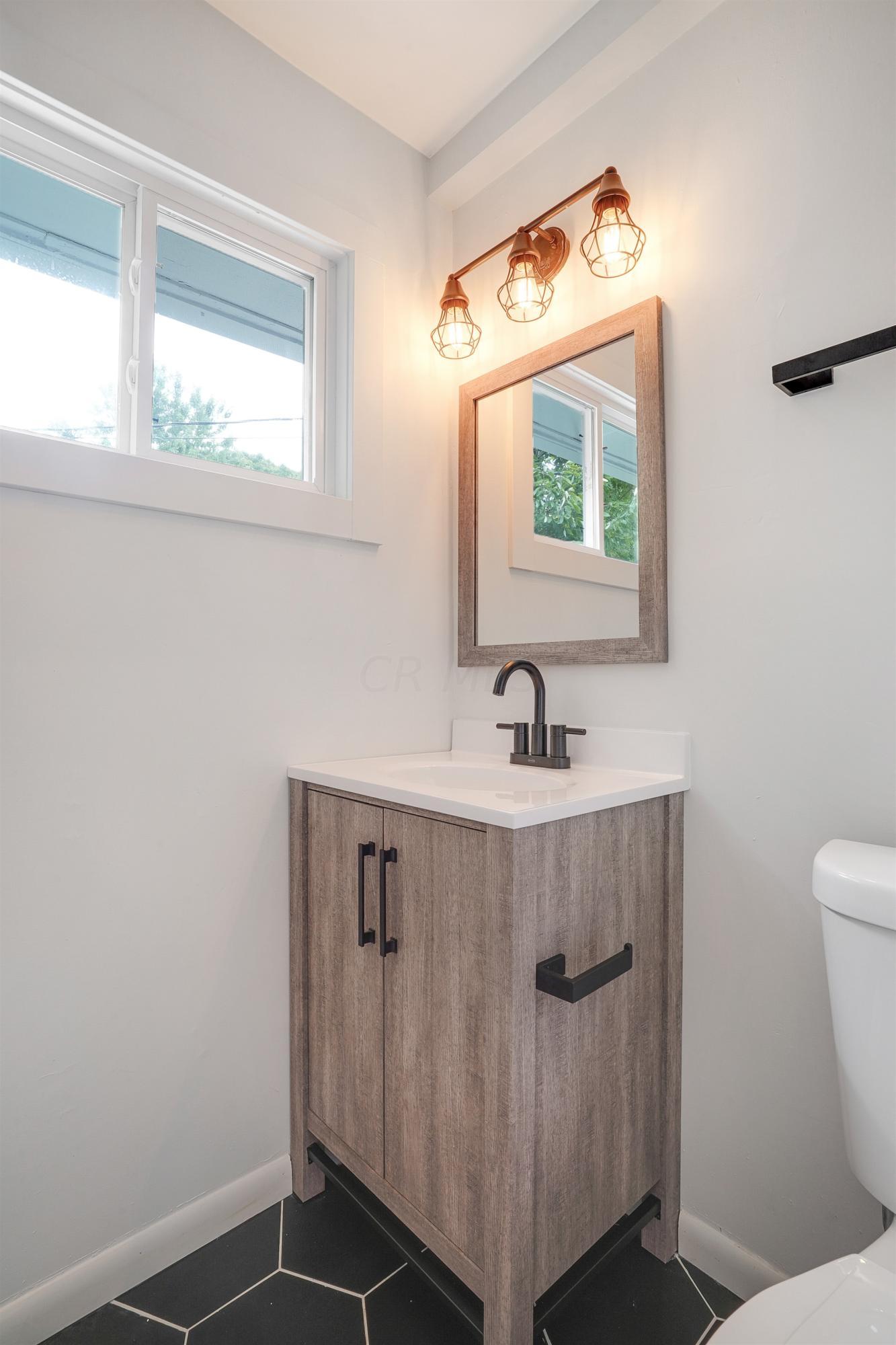 1008 Afton Road Columbus, OH 43221 - Photo 9 of 16 Gallery Image 9