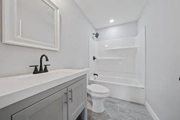 $3,500 | 13 Broadway, Unit 1, Raynham, MA 02767