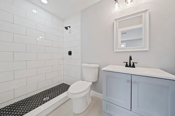 $3,500 | 13 Broadway, Unit 1, Raynham, MA 02767