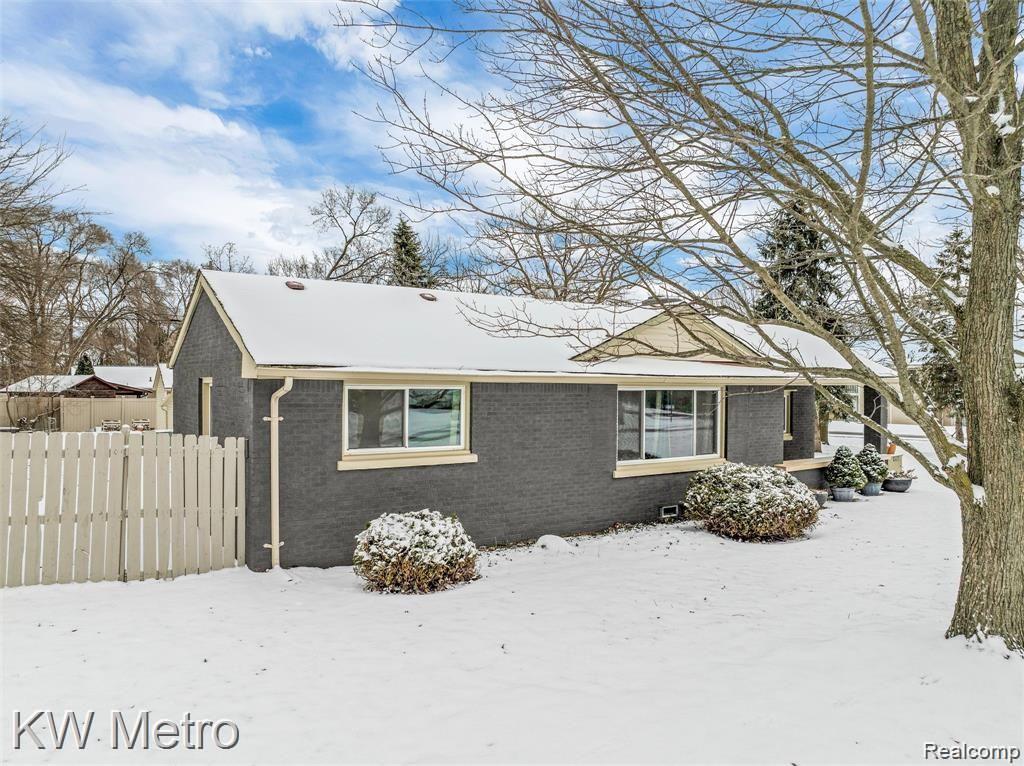 3617 Harrison Avenue Rochester Hills, MI 48307 - Photo 5 of 44