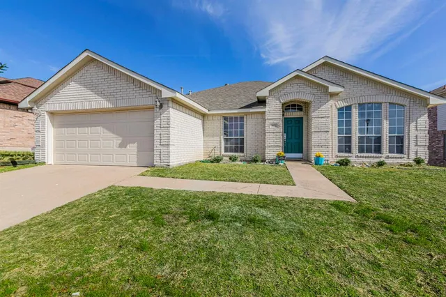 $320,000 | 812 Passive Drive, Cedar Hill, TX 75104