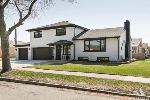 $675,000 | 10701 South Harding Avenue, Chicago, IL 60655