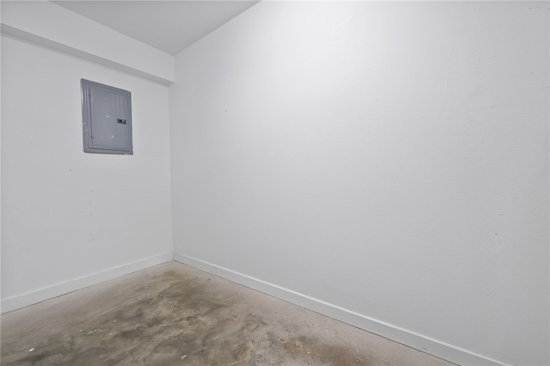 302 Easy Street, Unit B Corpus Christi, TX 78418 - Photo 20 of 27 a room