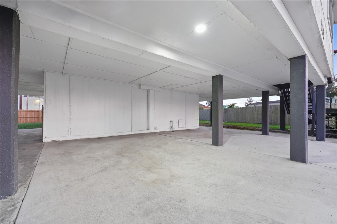 302 Easy Street, Unit B Corpus Christi, TX 78418 - Photo 22 of 27 a view of an empty room