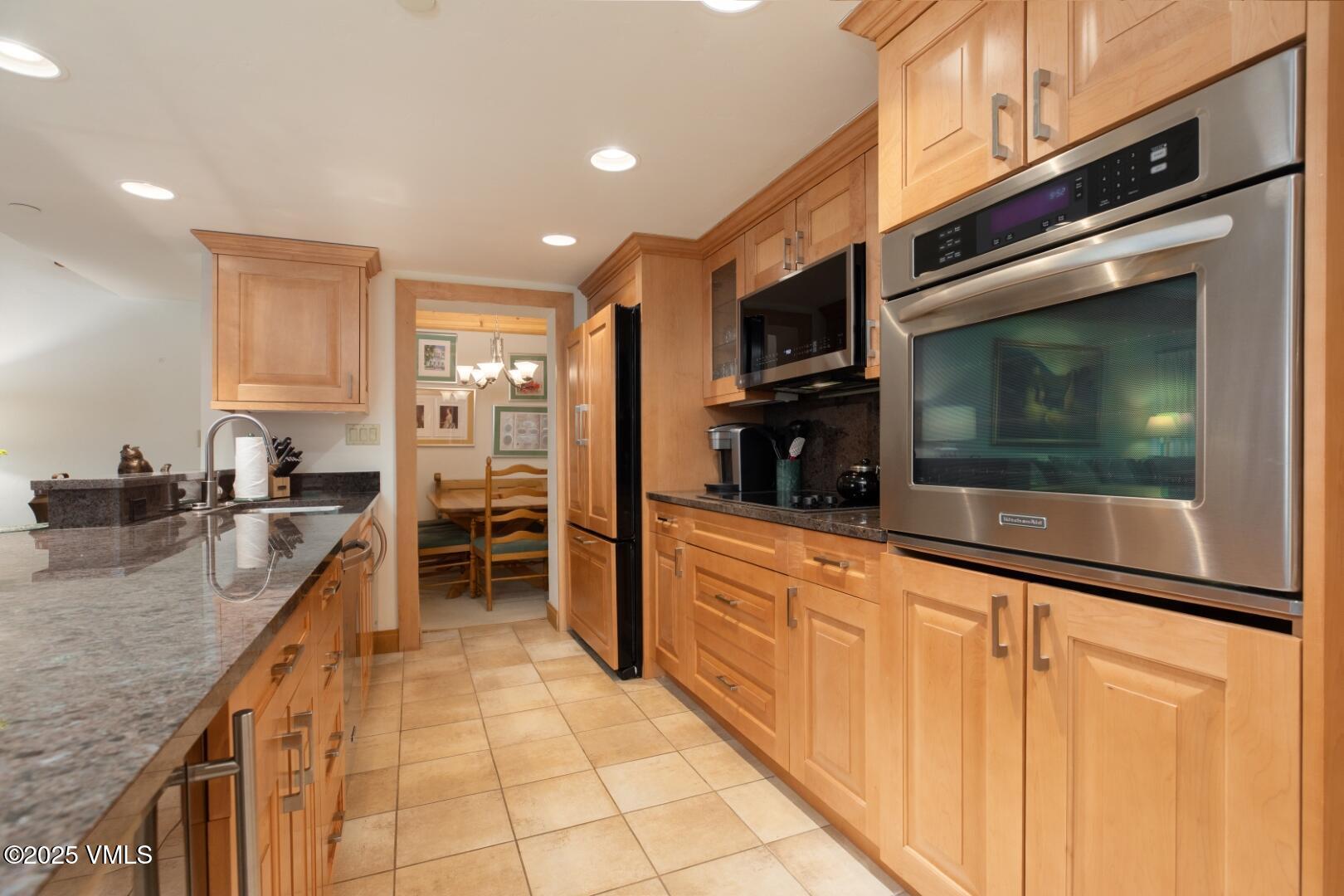 380 East Lionshead Circle, Unit 160 Vail, CO 81657 - Photo 5 of 21 5 Kitchen