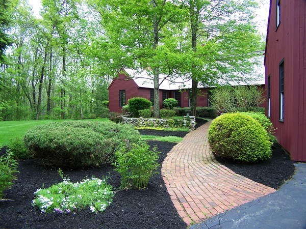 240 Candlestick Road North Andover, MA 01845 - Photo 3 of 23 Gallery Image 3