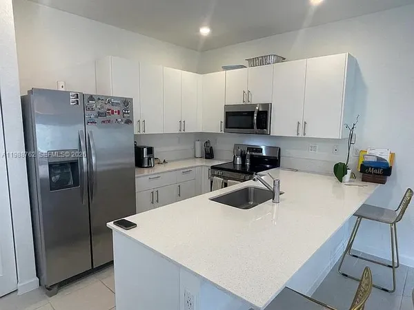 $3,200 | 728 Southeast 14th Court, Homestead, FL 33034