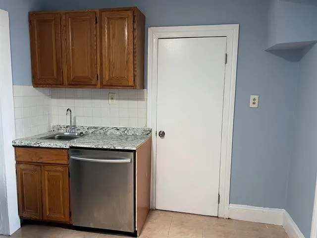 $1,800 | 107 Hancock Avenue, Unit 1, Jersey City, NJ 07307