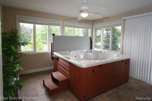 753 Wellington Circle Rochester, MI 48309 - Photo 13 of 24 IMG_9988