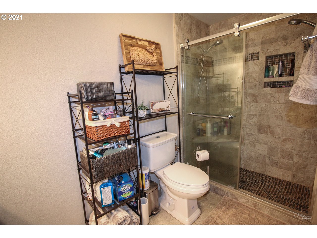 20230 Southwest Jaquith Road Newberg, OR 97132 - Photo 14 of 32 Gallery Image 14