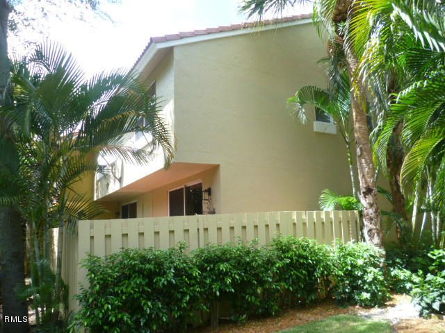 1088 Jeffery Street Boca Raton, FL 33487 - Photo 4 of 19 Townhome Back View