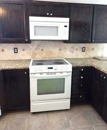 $2,100 | 58 Breezy Point Place, The Woodlands, TX 77381