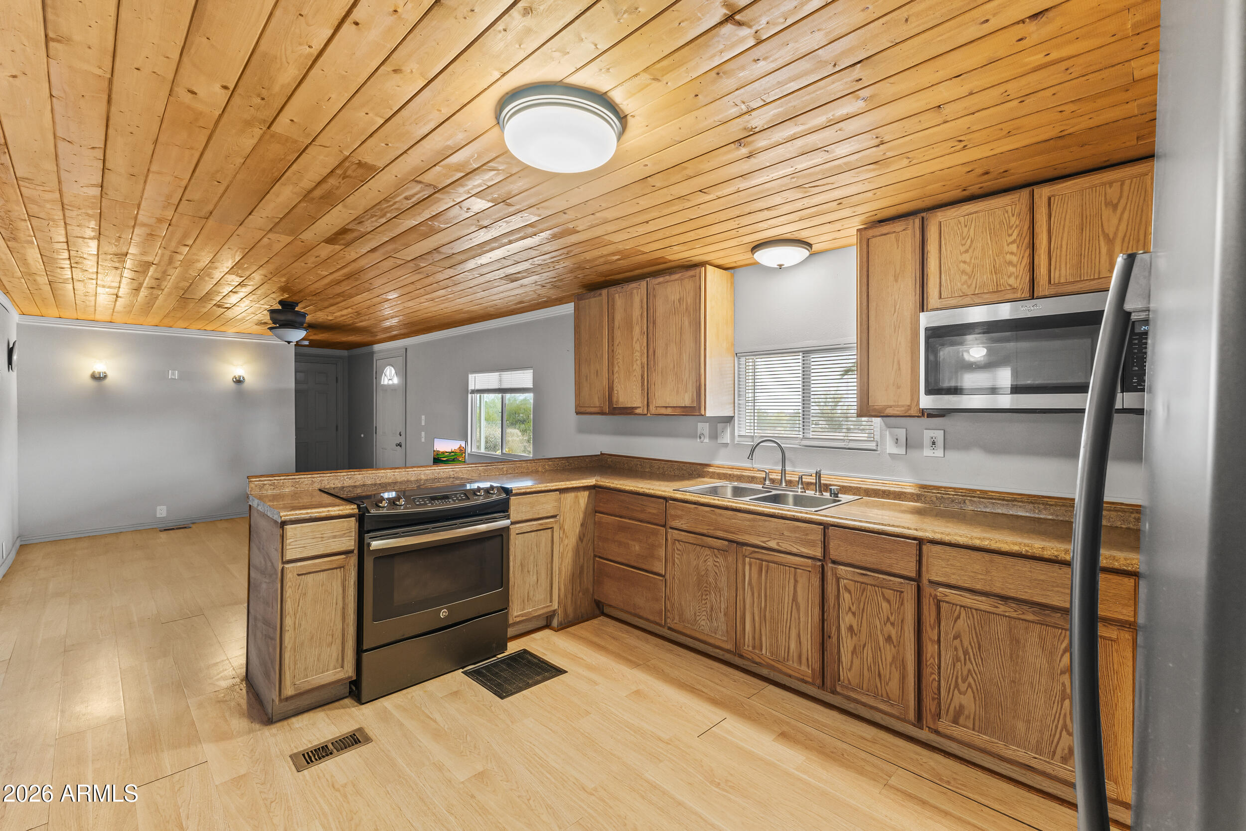 174 North Hilton Road Apache Junction, AZ 85119 - Photo 10 of 28