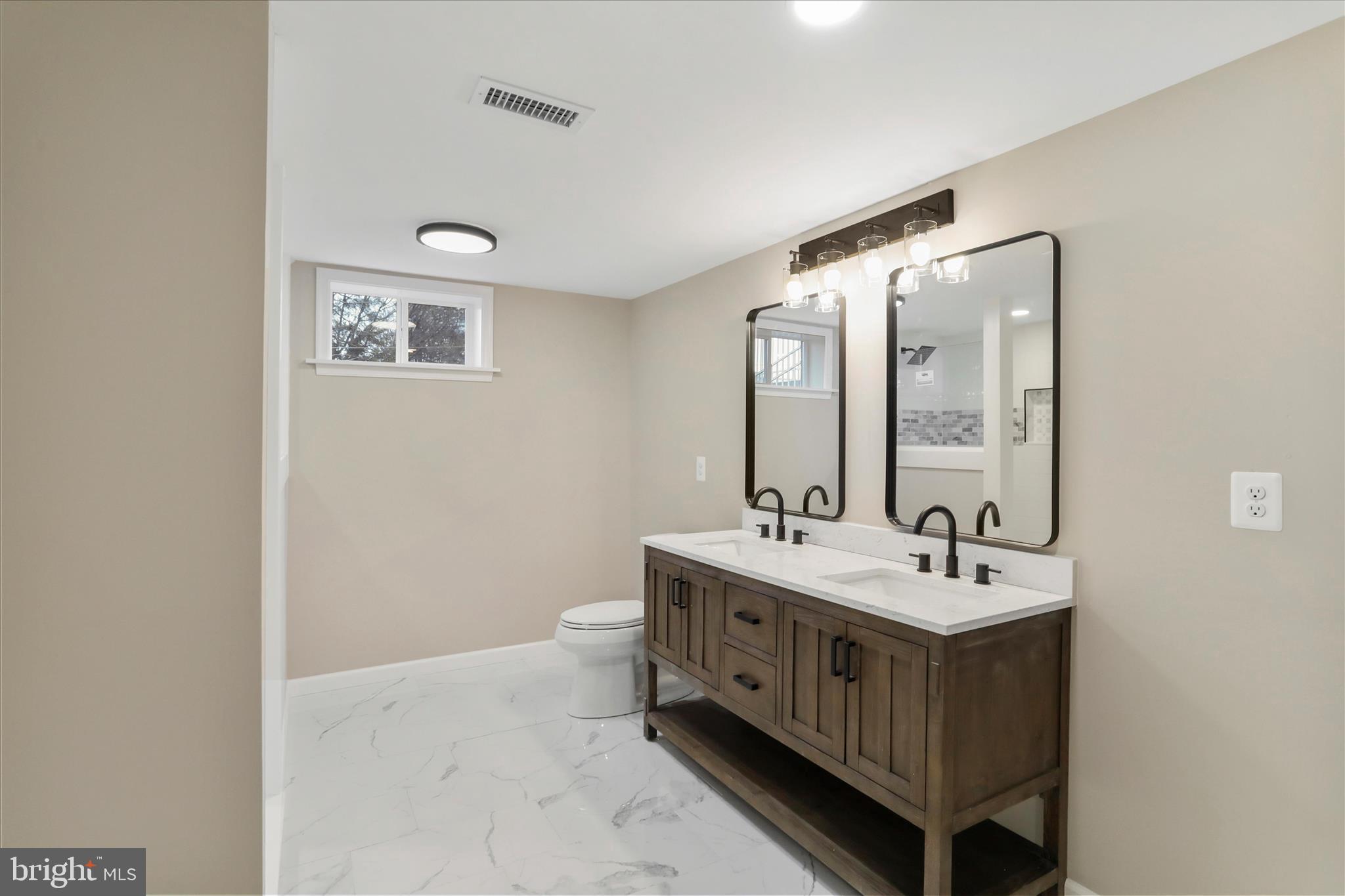 27 Harvard Road Hagerstown, MD 21742 - Photo 18 of 32 2nd Full Bathroom