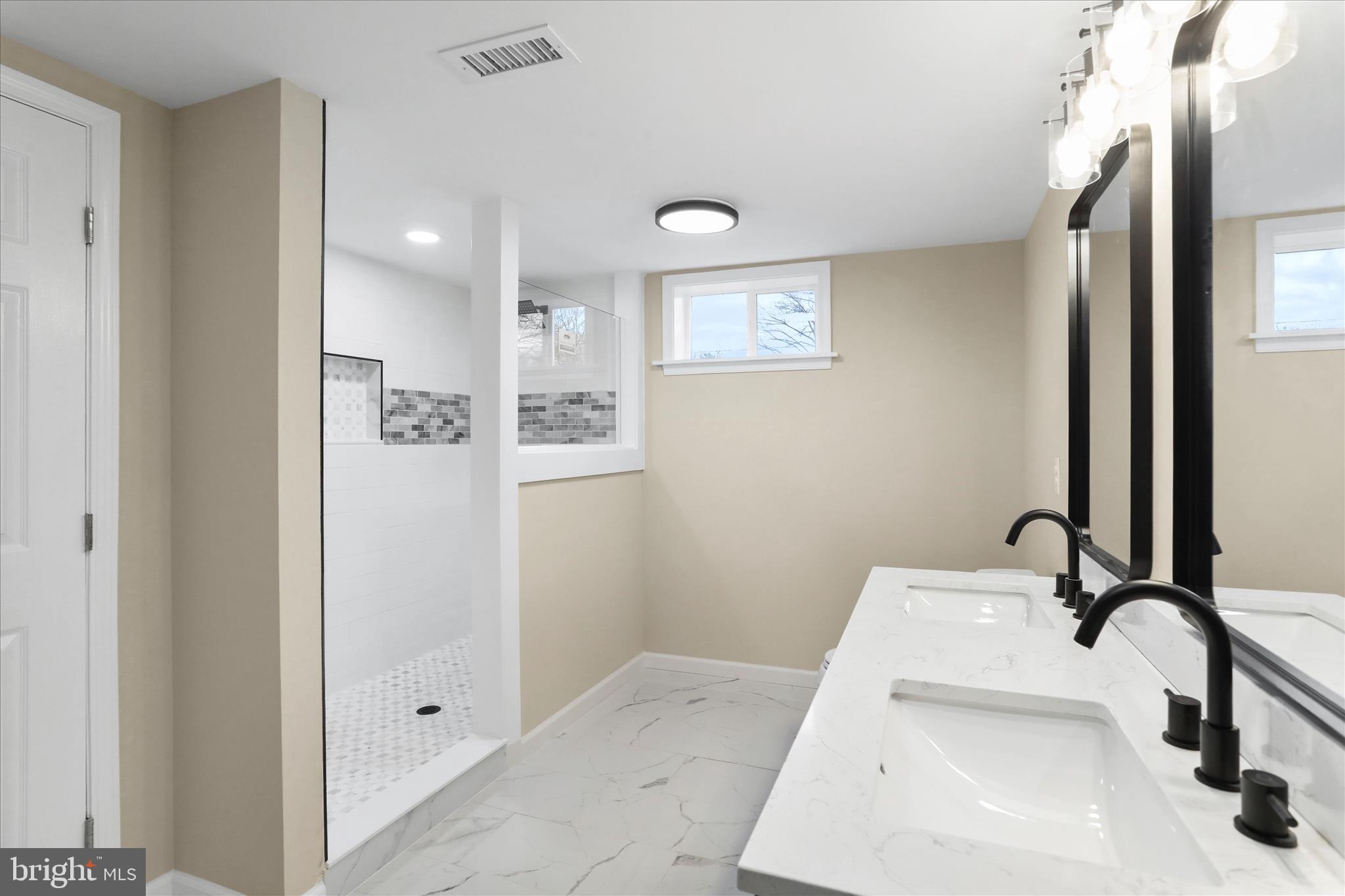 27 Harvard Road Hagerstown, MD 21742 - Photo 19 of 32 2nd Full Bathroom