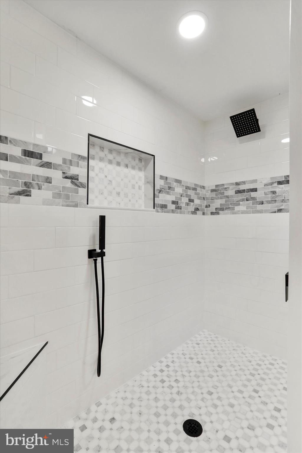 27 Harvard Road Hagerstown, MD 21742 - Photo 20 of 32 Spa Shower