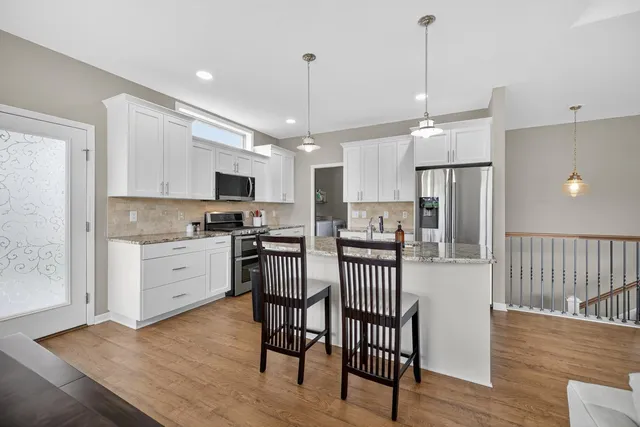 $459,900 | 875 Golfview Avenue, Zumbrota, MN 55992