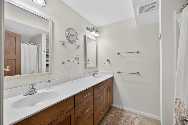 $459,900 | 875 Golfview Avenue, Zumbrota, MN 55992