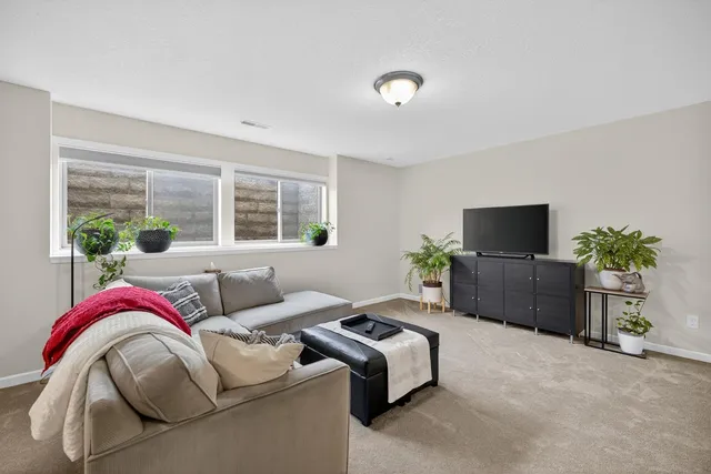 $459,900 | 875 Golfview Avenue, Zumbrota, MN 55992