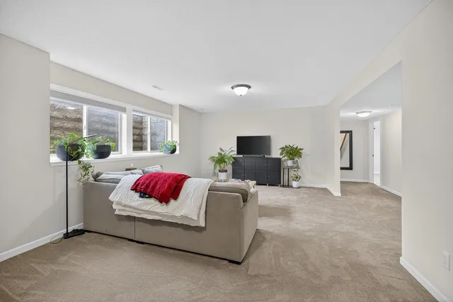 $459,900 | 875 Golfview Avenue, Zumbrota, MN 55992