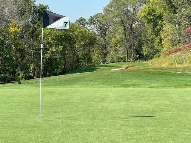 $459,900 | 875 Golfview Avenue, Zumbrota, MN 55992