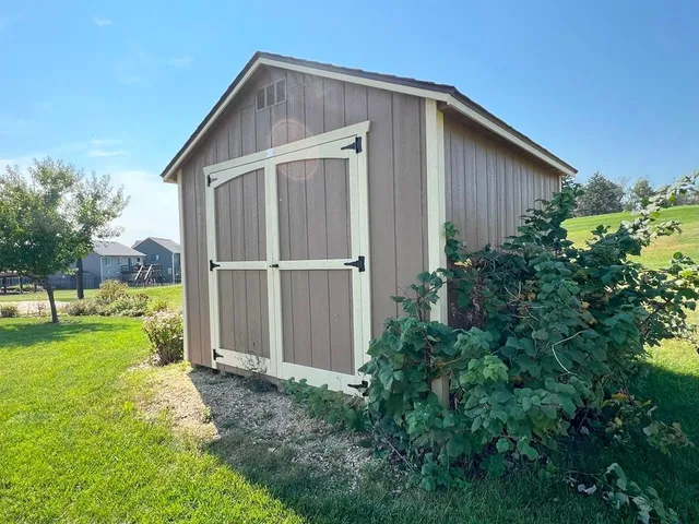 $459,900 | 875 Golfview Avenue, Zumbrota, MN 55992