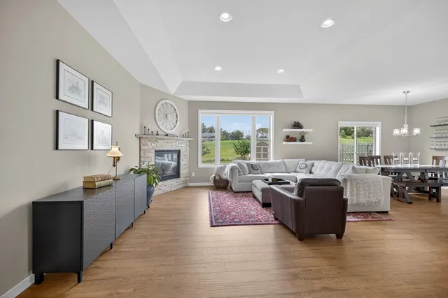 $459,900 | 875 Golfview Avenue, Zumbrota, MN 55992