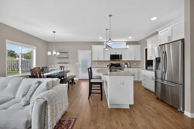 $459,900 | 875 Golfview Avenue, Zumbrota, MN 55992