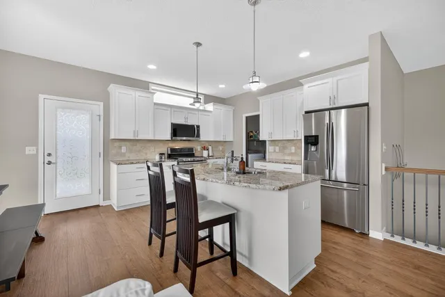 $459,900 | 875 Golfview Avenue, Zumbrota, MN 55992