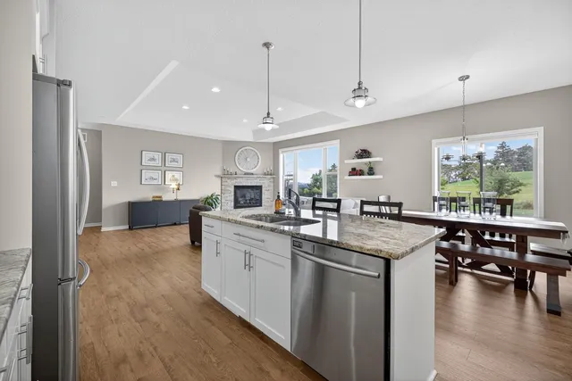 $459,900 | 875 Golfview Avenue, Zumbrota, MN 55992