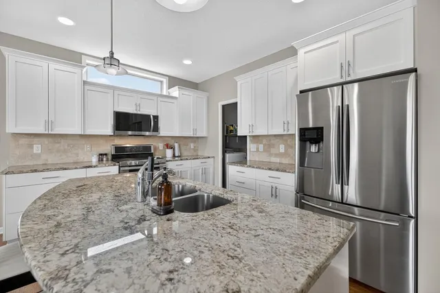 $459,900 | 875 Golfview Avenue, Zumbrota, MN 55992