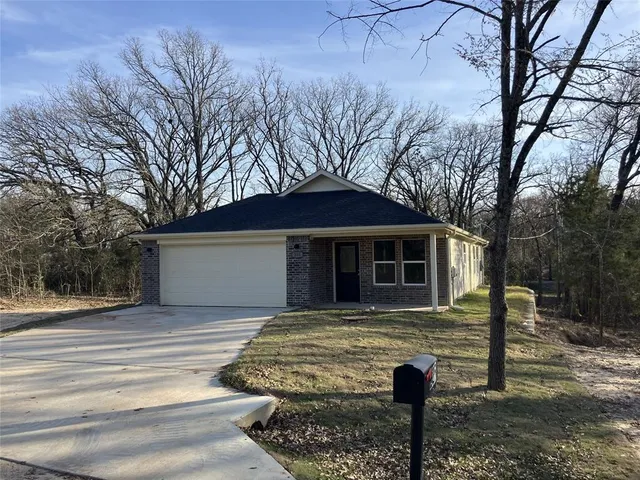 $1,825 | 205 Nob Hill Road, Gun Barrel City, TX 75156