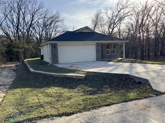 $1,825 | 205 Nob Hill Road, Gun Barrel City, TX 75156