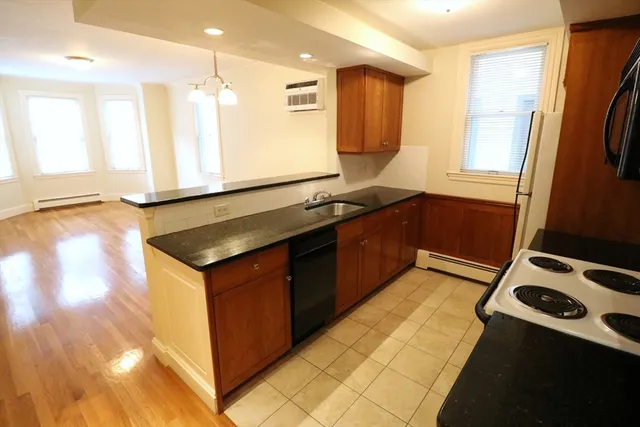 $3,100 | 8 Caldwell Avenue, Unit 2, Somerville, MA 02143