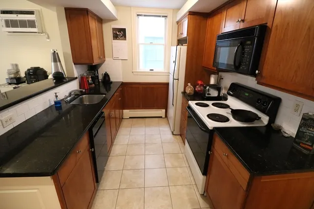 $3,100 | 8 Caldwell Avenue, Unit 2, Somerville, MA 02143