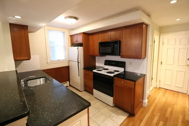 $3,100 | 8 Caldwell Avenue, Unit 2, Somerville, MA 02143