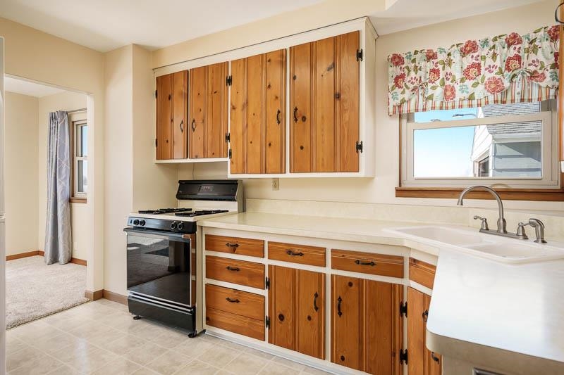 2449 W Forest Beloit, WI 53511 - Photo 14 of 46