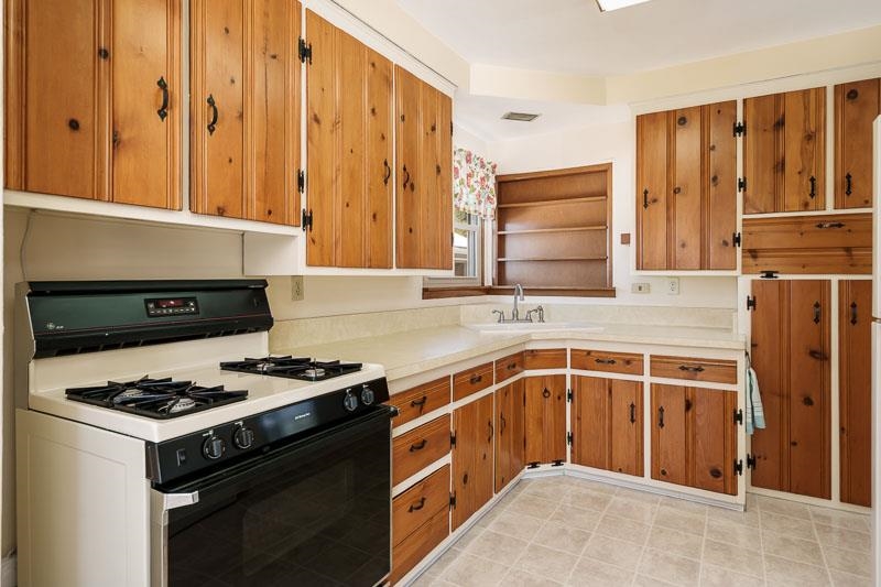 2449 W Forest Beloit, WI 53511 - Photo 16 of 46