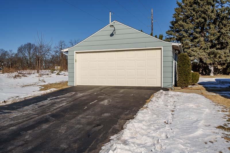 2449 W Forest Beloit, WI 53511 - Photo 3 of 46