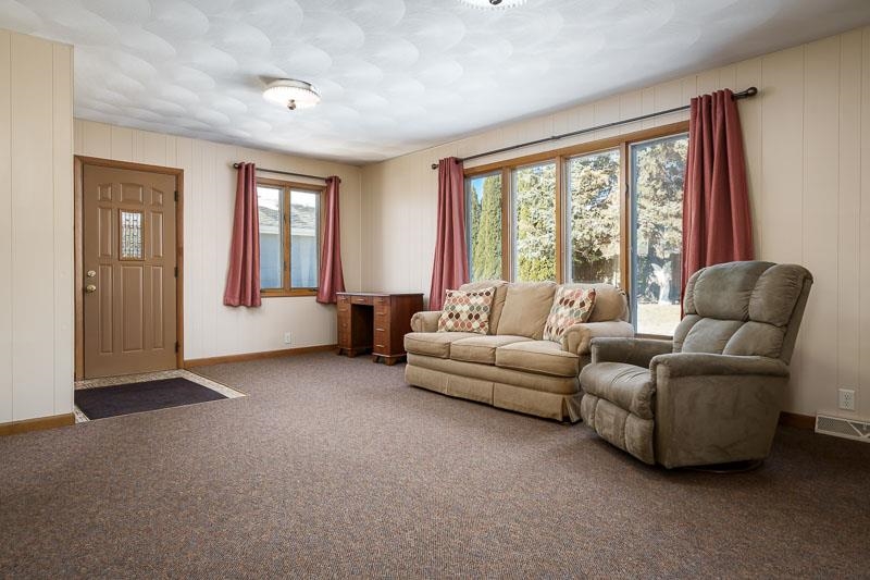 2449 W Forest Beloit, WI 53511 - Photo 7 of 46