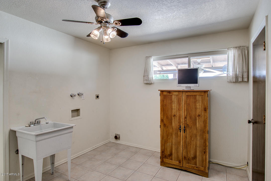 965 East Gunstock Road Chandler, AZ 85286 - Photo 28 of 46 Inside Laundry