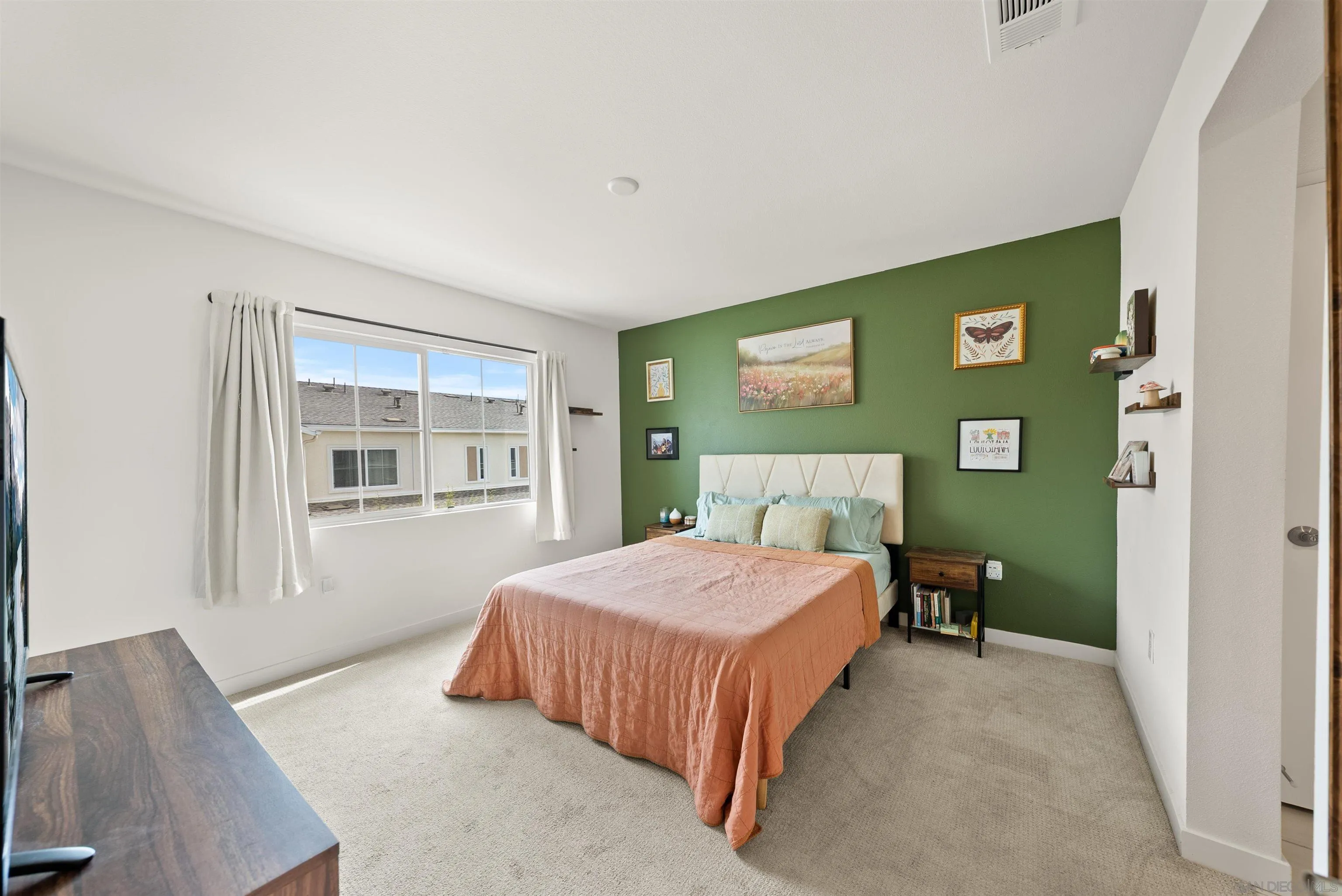 323 Satsuma Trail Fallbrook, CA 92028 - Photo 13 of 28 a bedroom with a bed and window