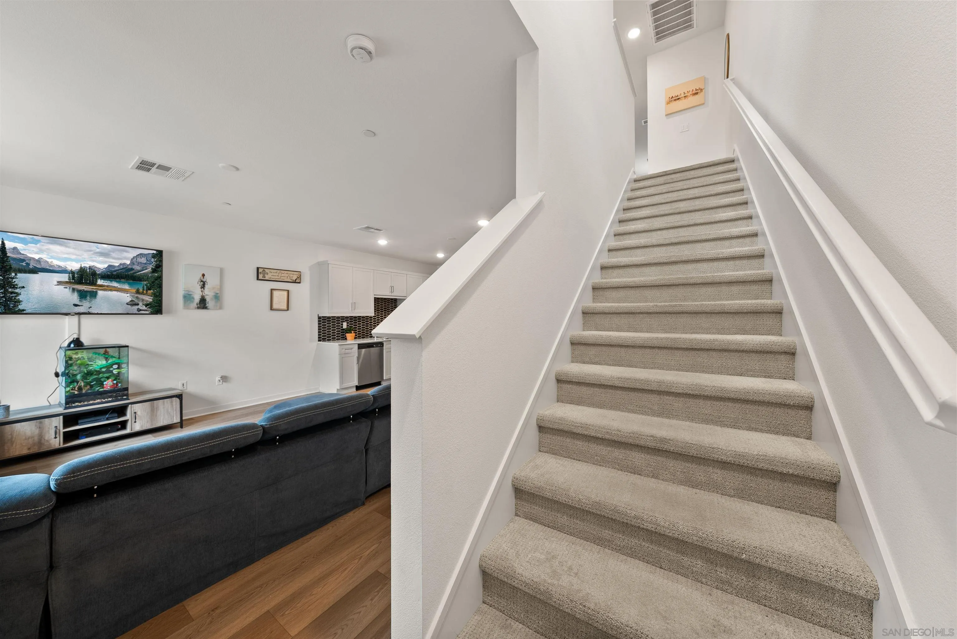 323 Satsuma Trail Fallbrook, CA 92028 - Photo 9 of 28 a view of entryway and hall