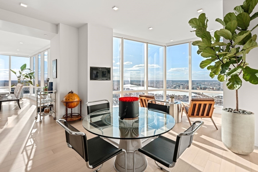 1 Franklin Street, Unit 5002 Boston, MA 02110 - Photo 9 of 40 a dining room with furniture and a potted plant