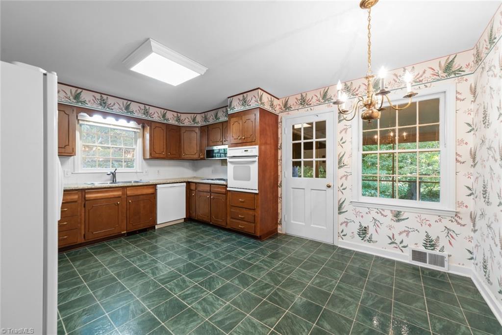 731 Lichfield Road Winston-Salem, NC 27104 - Photo 11 of 32 Gallery Image 11