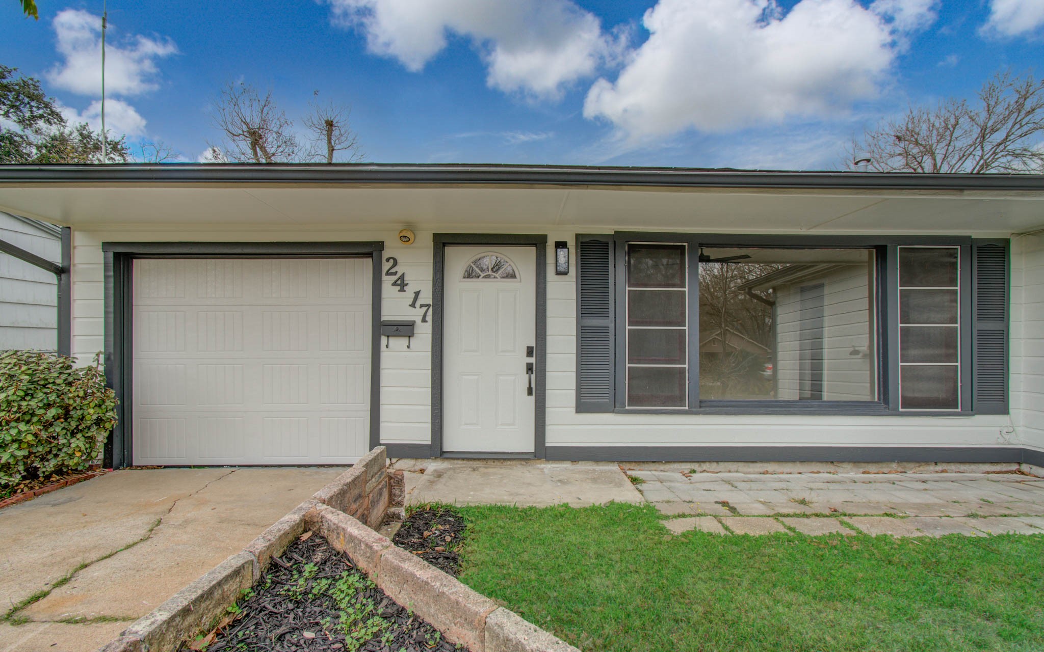 2417 Pecan Street Dickinson, TX 77539 - Photo 3 of 43