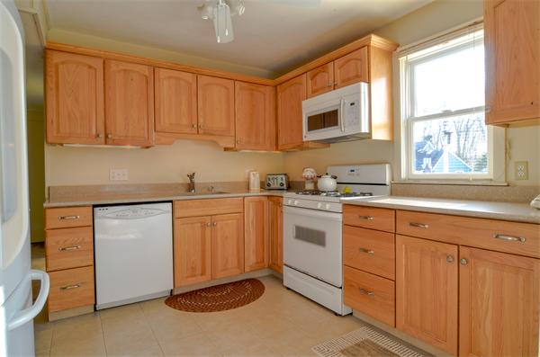 8 Braemore Road Natick, MA 01760 - Photo 5 of 16 Gallery Image 5