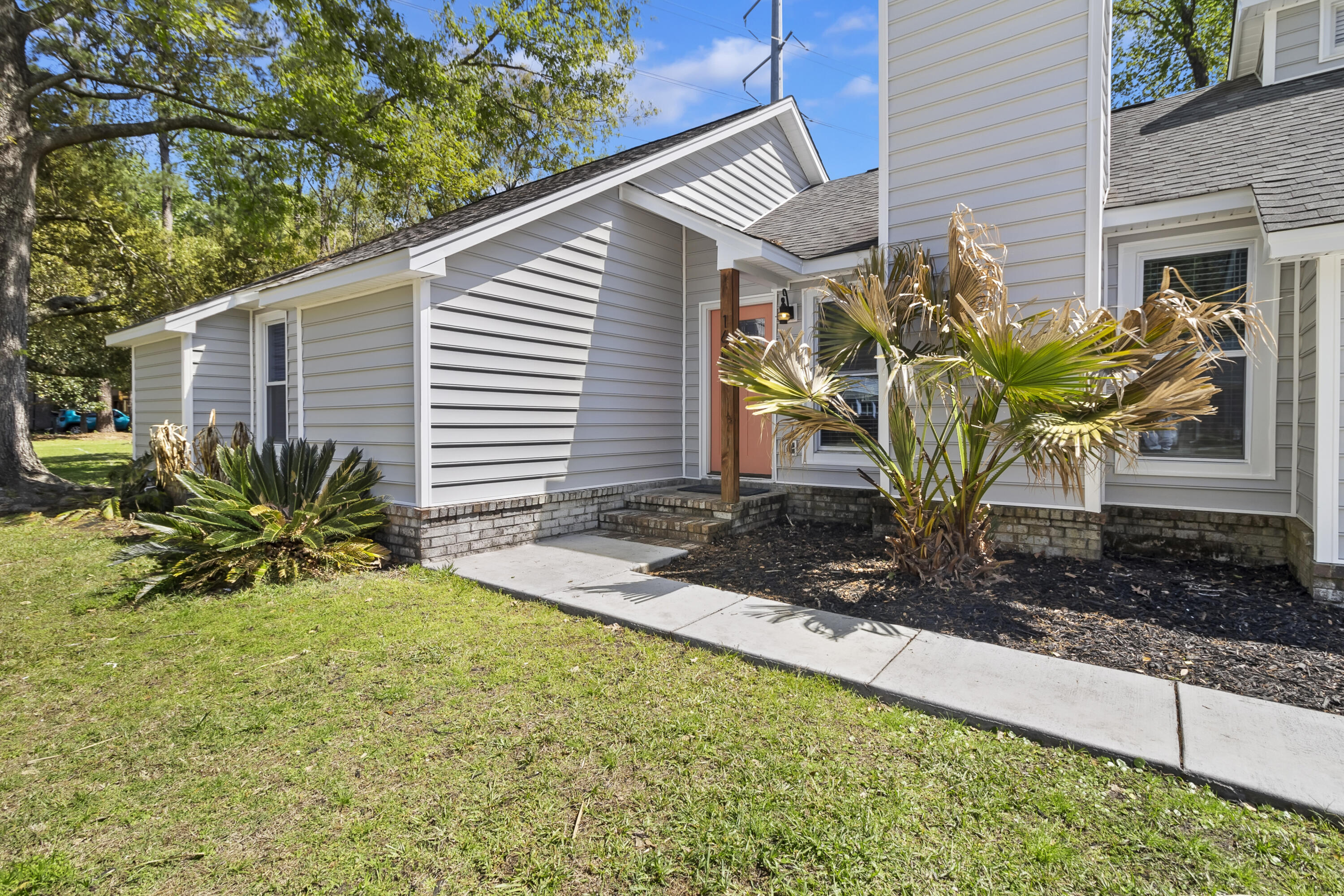 1663 Sulgrave Road Charleston, SC 29414 - Photo 2 of 49 4L1A1910